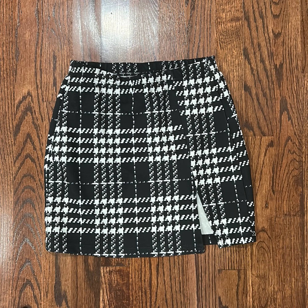 Black and White skirt - never worn!